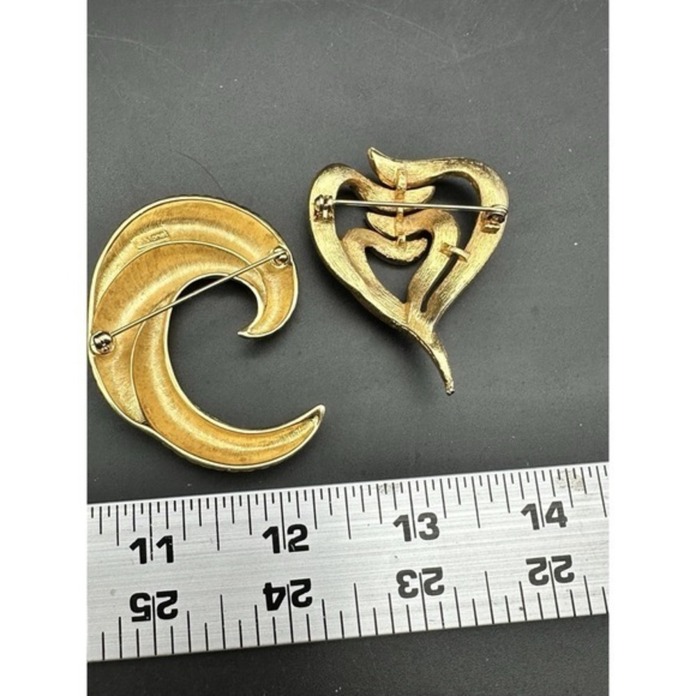 Vintage Set Gold-tone Monet Ribbed Crescent‎ Modernist Heart Large Brooch Pins - Picture 7 of 8